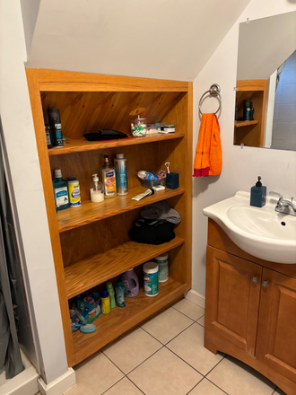Bathroom - 1-bedroom on Summit St