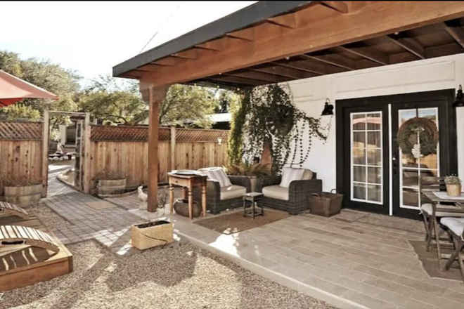 Casita Private Enclosed Yard and Entrance, Patio Furniture - 1 Mi to UofA - Beautiful Blenman-Elm Neighborhood Tiny House w/Private Yard, By Whole Foods, Shops