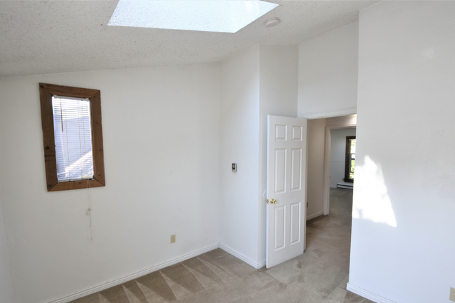 Room for rent - Room for lease/sublease spring and summer 2025 Townhome