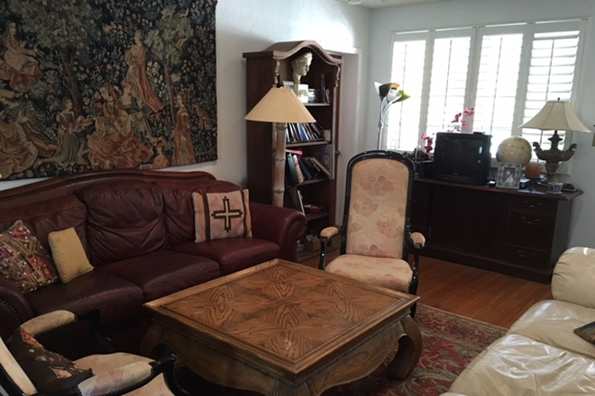 Living room area - Excellent Coconut Grove Location Near Biscayne Bay & Kennedy Park