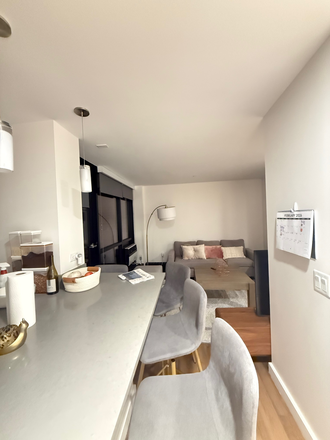 Kitchen and living room - 2b/2b appartment fully furnished on 2-SFP HBS campus Apartments