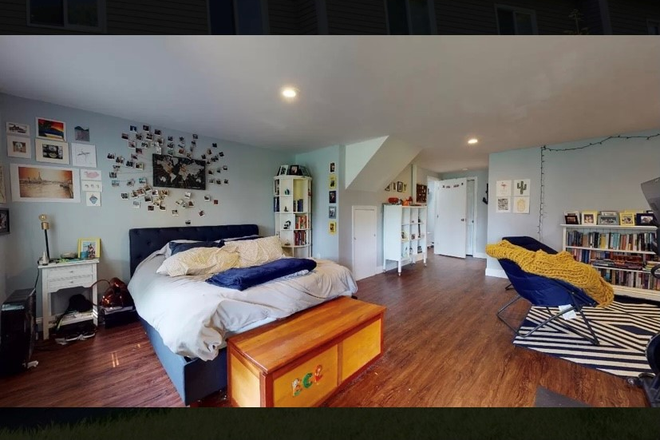 Studio Space for rent "downstairs" - Studio living space w/own bathroom and private entrance in my home