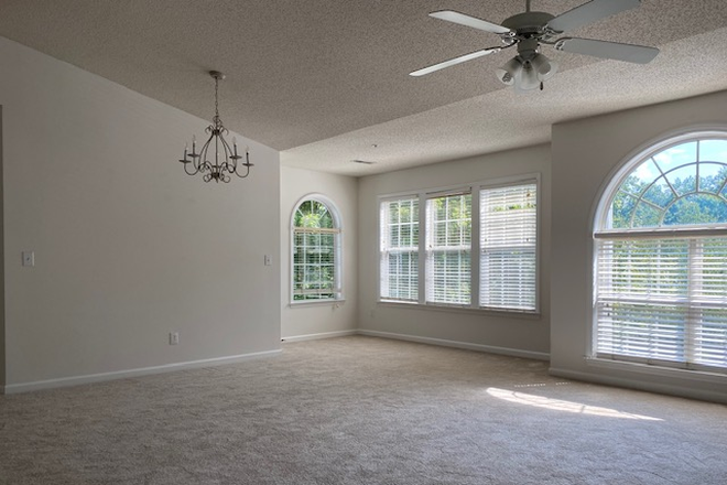 living room - Gated Community minutes from WFU Condo