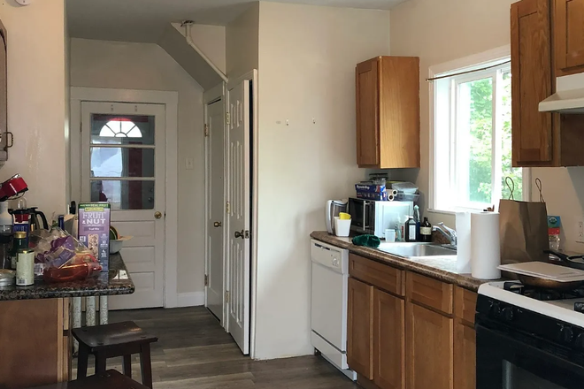 . - Spacious 5 Bed / 2.5 Bath w/ LAUNDRY IN UNIT! PARKING! Avail. 6/1/26!! Apartments
