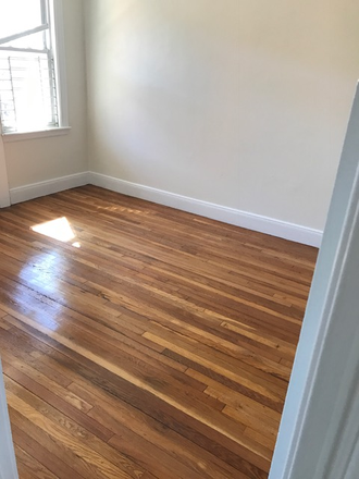 hubrealtyproperties.com - Front facing large 2 bedroom, with deck and parking available Apartments