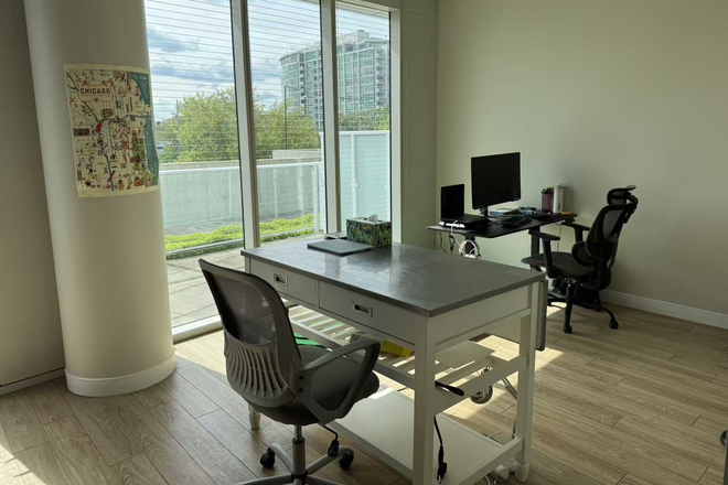 living room - Albion Evanston 1BR/1BA Lease Takeover – $2415