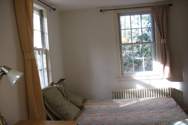 bedroom - Walk to UConn Storrs! 3–4BR Fully Furnished – Move-in ready and available immediately. House