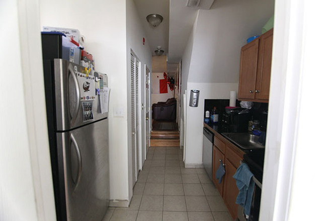 Kitchen - OCP - Bright 2 Bed 2 Bath Close To Campus Apartments