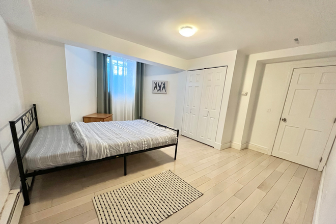 Bedroom with 2 spacious closets - NO BROKER or AGENCY FEES!!Available January 1st!!BEAUTIFUL PLACE*FURNISHED