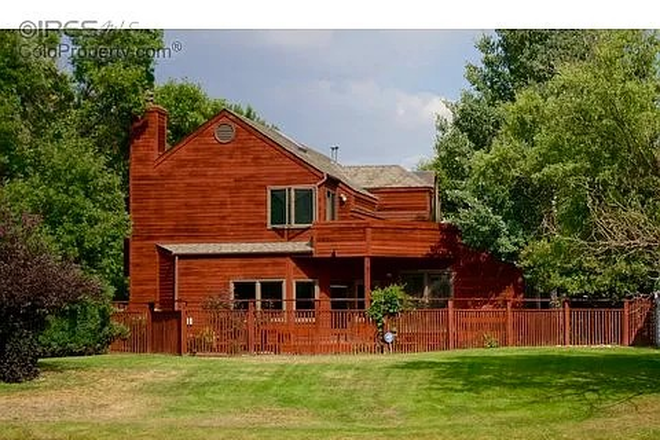 3 - AVAILABLE NOW!: 875 Meadow Glen Dr House