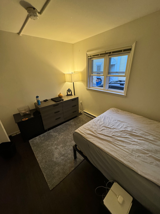 apt 4  2/2026 - Burlington 2 br, 3 blocks from UVM Apartments