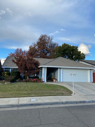 Home & driveway - Colonial Acres/Bear Creek & McKee Area