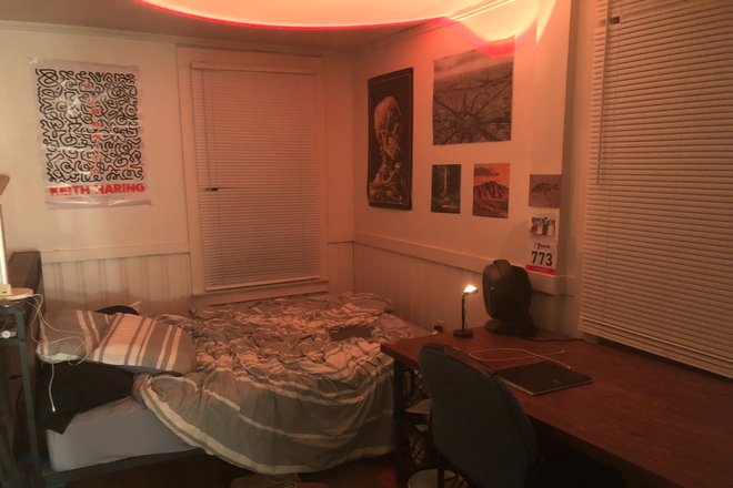 Bedroom (night) - House Close to Amherst College - Subletting One Bedroom