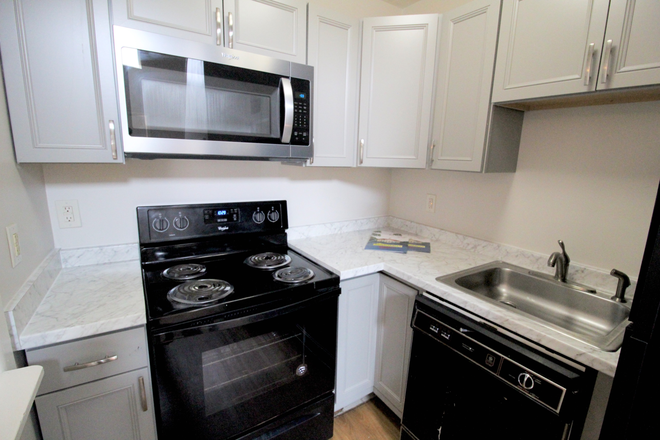 Kitchen - PENDING RENEWALS! Beautiful townhome for rent - furnished and utilities included! 1420 Bradley Drive