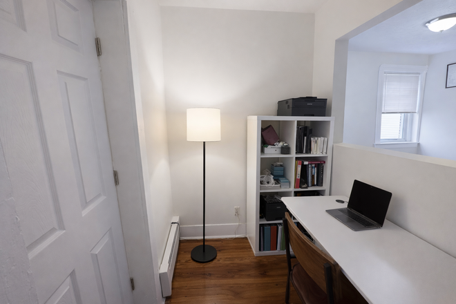 .. - STUNNING 1 BEDROOM, HEATING INCLUDED, PET FRIENDLY, NO BROKER FEE!! Apartments