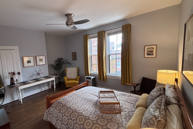 bedroom - Beautiful, fully furnished room and private bathroom in a peaceful townhouse