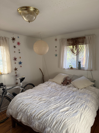 Bedroom - Subletting room in really fun house with fun girls-- 5-10 minute walk from campus