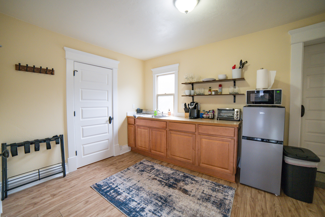 kitchenette - Studio above Beppe’s Apartments