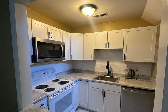 Kitchen - Camden Townes - 2 bedroom, 2 bath townhome - Now Preleasing for the 25-26 school year.