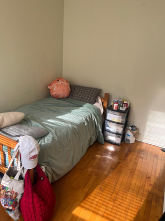 bedroom - 2 Bed 1 Bath apartment, walking distance from West and East campus
