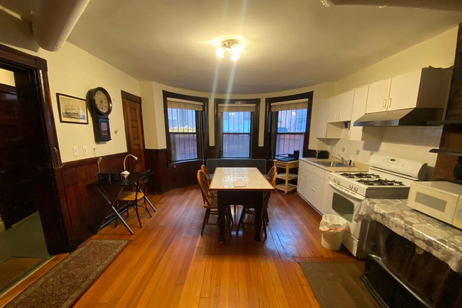 Living Room/Kitchen - ALL Utilities Included/Garden Level/Furnished/Spa Quality Bath/Private Patio/IDEAL SPOT on Campus! Apartments