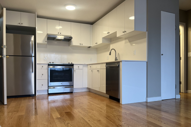 1 - SEP 2025- Mission Hill. Studio & 2 Beds. Laundry! Heat Included Apartments