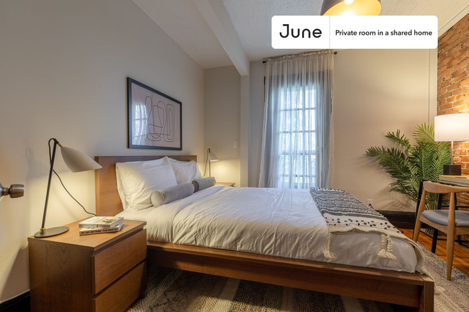  - Private bedroom in 5 bed/2 bath Home