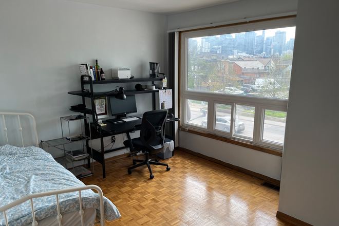 Bedroom - Spacious Furnished Bedroom in Kensington Market – Utilities Included