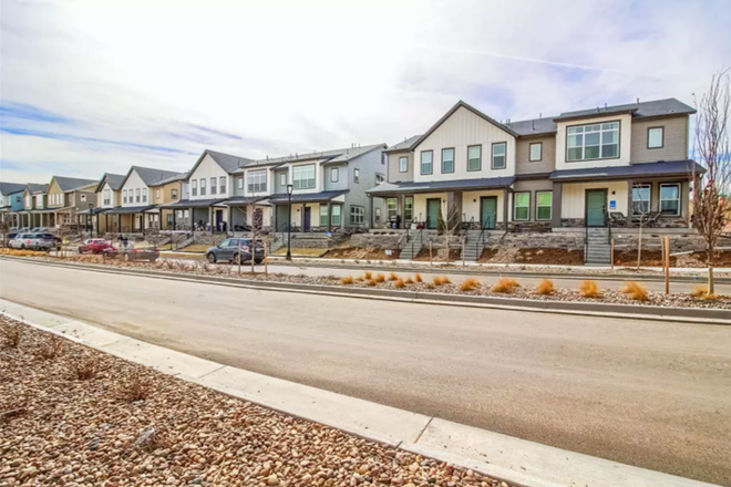 Exterior - Spring Semester Rental. Immediate Move-In, 15 Minutes from CU! Townhome