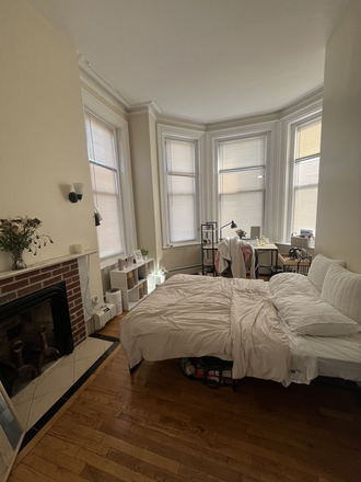 . - COZY TWO BEDROOM IN SOUTH END AVAILABLE 9/1 Apartments