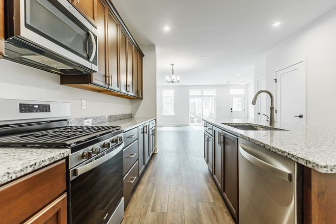 Kitchen + Great Room - 2BR thome-Donatello Dr-Princeton