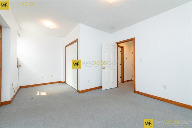 Call NOW for showings! 617-236-8550 - EDGERLY RD - LARGE SYMPHONY AREA 2BR DUPLEX *AVAIL NOW* W/ 1.5 BATH, LNDRY IN BLDNG NEAR CAMPUS! Apartments