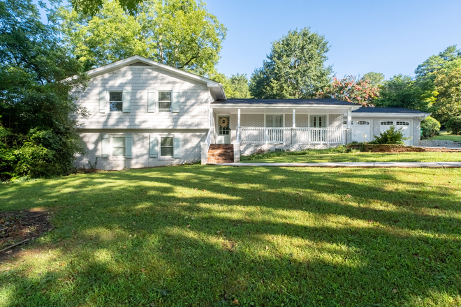 Outside - January 2026 Housing!!!!,  8  Minutes to Emory on BriarCliff Rd,  Fully Furnished House