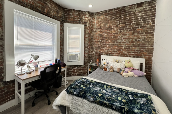 Bedroom - Fenway Apartment Overlooking Ramler Park - Summer Sublet