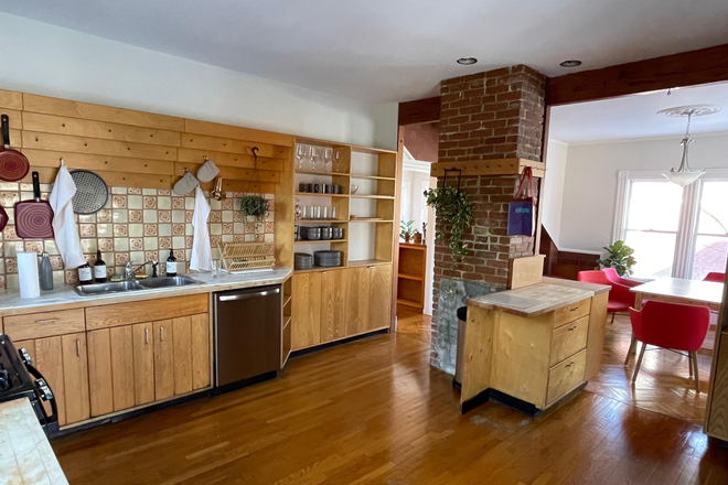 Kitchen furnished - Very-well located, fully furnished, calm, spacious, elegant colonial house w/ garden & parking.