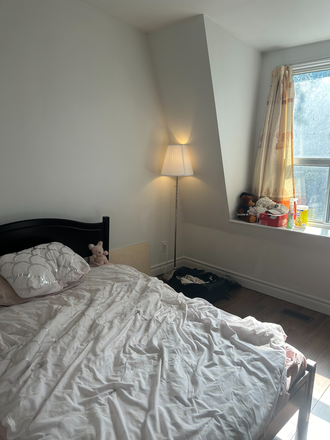 Bedroom - Summer Sublet- 1 furnished bedroom with laundry in downtown Toronto