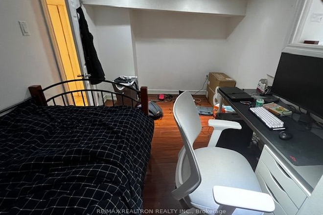Bedroom with window (example 1). - 1-2 Bedroom available, 5 minute walk to campus *8-12 months*