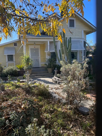 Victorian house - front - Furnished Room (utilities incl.) for rent in private quiet residence close to UCR House