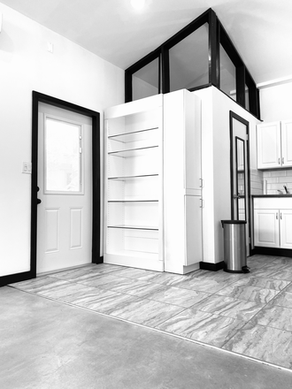 Modern high ceiling entrance - $100 OFF RENT SPECIAL; Newly Furnished Modern 1 bedroom high ceiling studio near UM; new mattress &