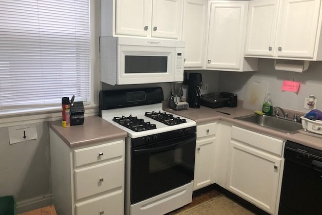 Other side of kitchen , microwave - Individual furnished,  BR with internet, Avail. Jan. 1st. Upper Riddle Rd House