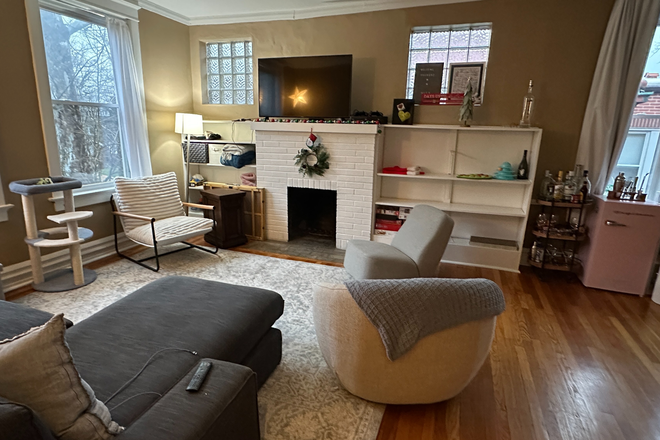 Living Room - 3 Bedroom plus game/study room Half A Block from WU on Forsyth Duplex