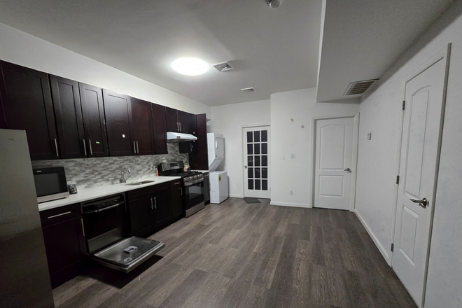 Kitchen - 1 Private Room for Female in Mixed Apartment