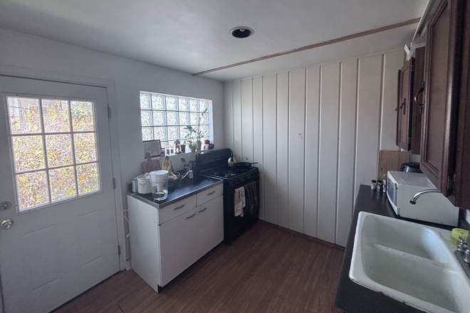 Kitchen - House close to campus