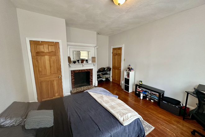 Bedroom - Subletting a Spacious Room in a 3BR /1BA Apartment!