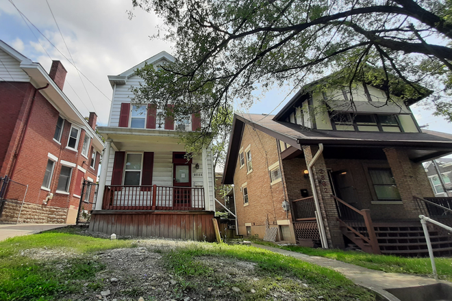 Outside Street View - Historic Shotgun House Close to Campus
