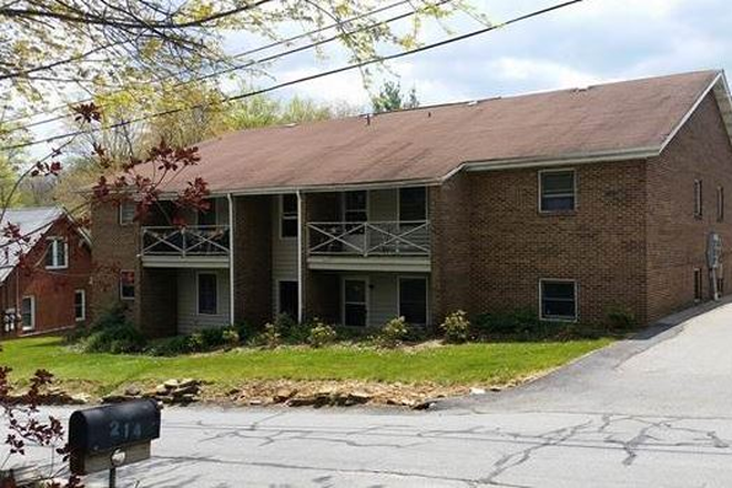 Exterior - Green Oaks Apartments