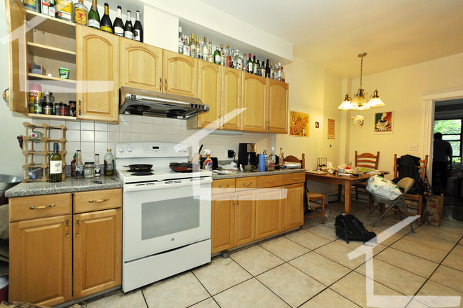 Kitchen - MASSIVE 4 Bed/2 Bath! One Of The Best In Brookline! 9/1 Apartments