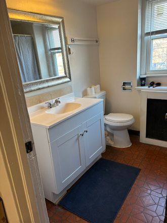 bathroom - Utilities Included, Year 2026-2027, Walk to Campus, Close to The Big Den,Cafe/ Grocery Apartments