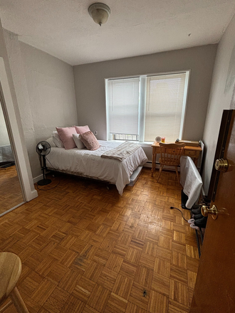 Living Area - Adorable Studio in Beacon Hill w/ heat & hw included! Apartments