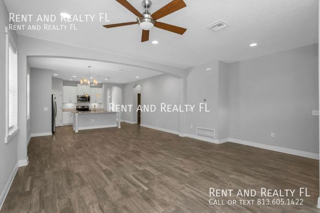 Living - 3 bedroom, 2 bath home in Seminole Heights. Brand new appliances